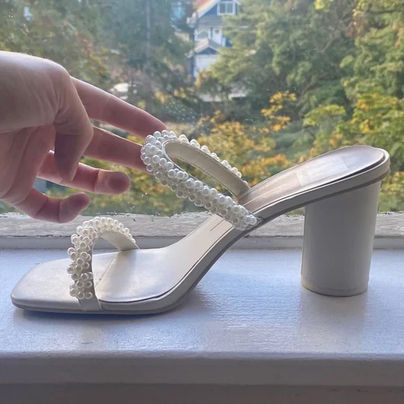 Dolce Vita Noel Sandals in 9.5 - Picture 2 of 5